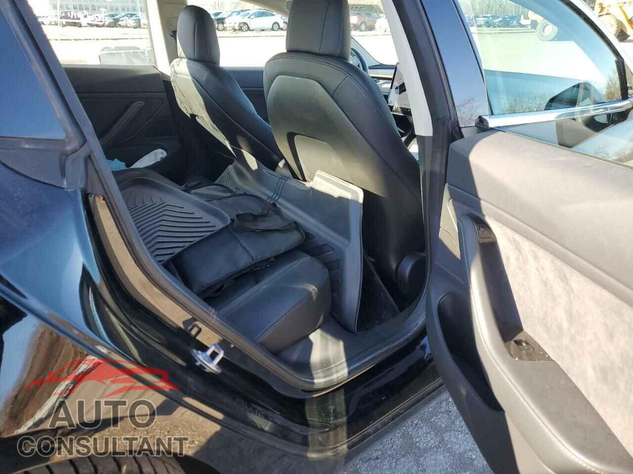 TESLA MODEL 3 2018 - 5YJ3E1EA5JF015943