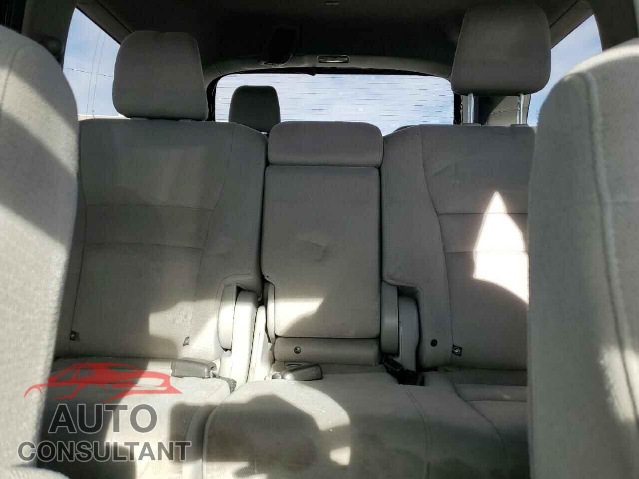 HONDA PILOT 2017 - 5FNYF6H18HB101964