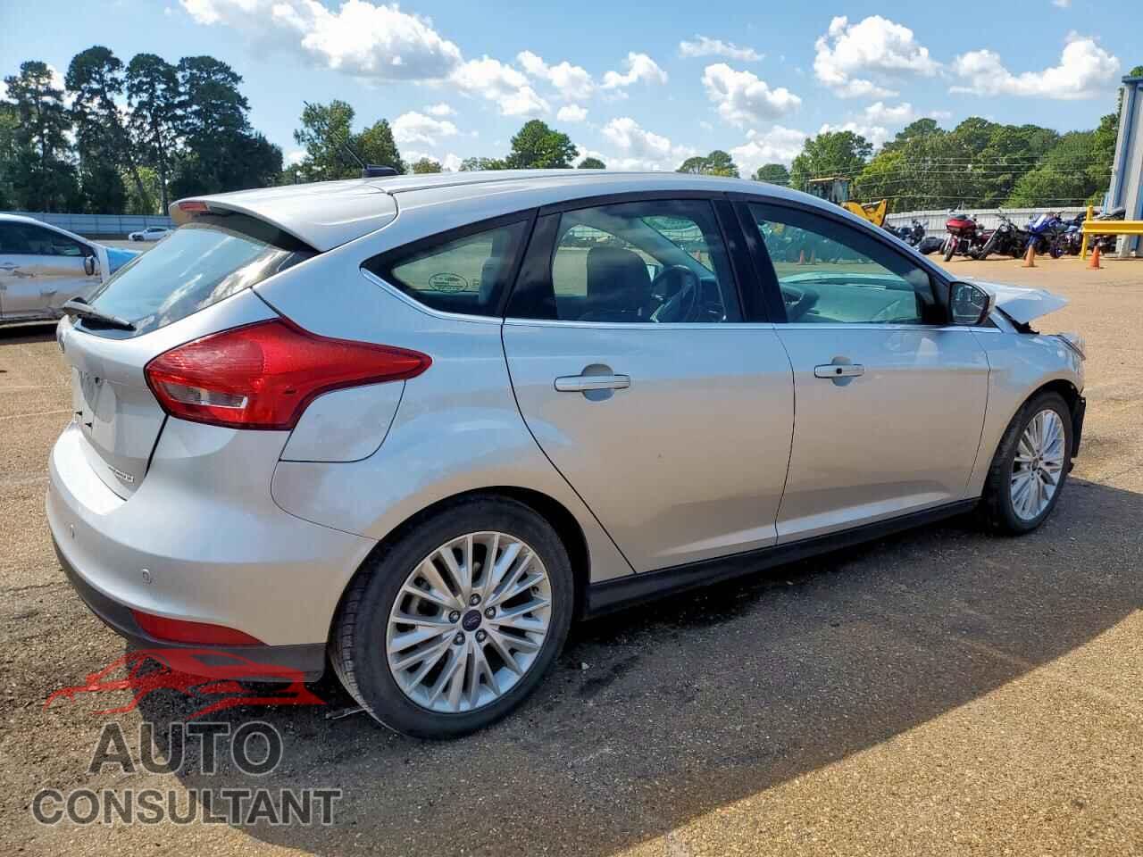 FORD FOCUS 2018 - 1FADP3N28JL233140