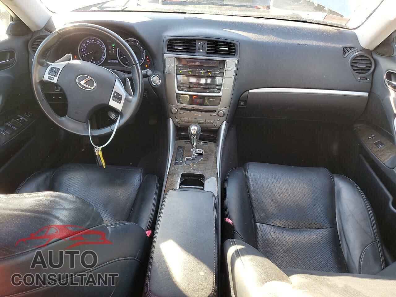 LEXUS IS 2011 - JTHCF5C25B2035418