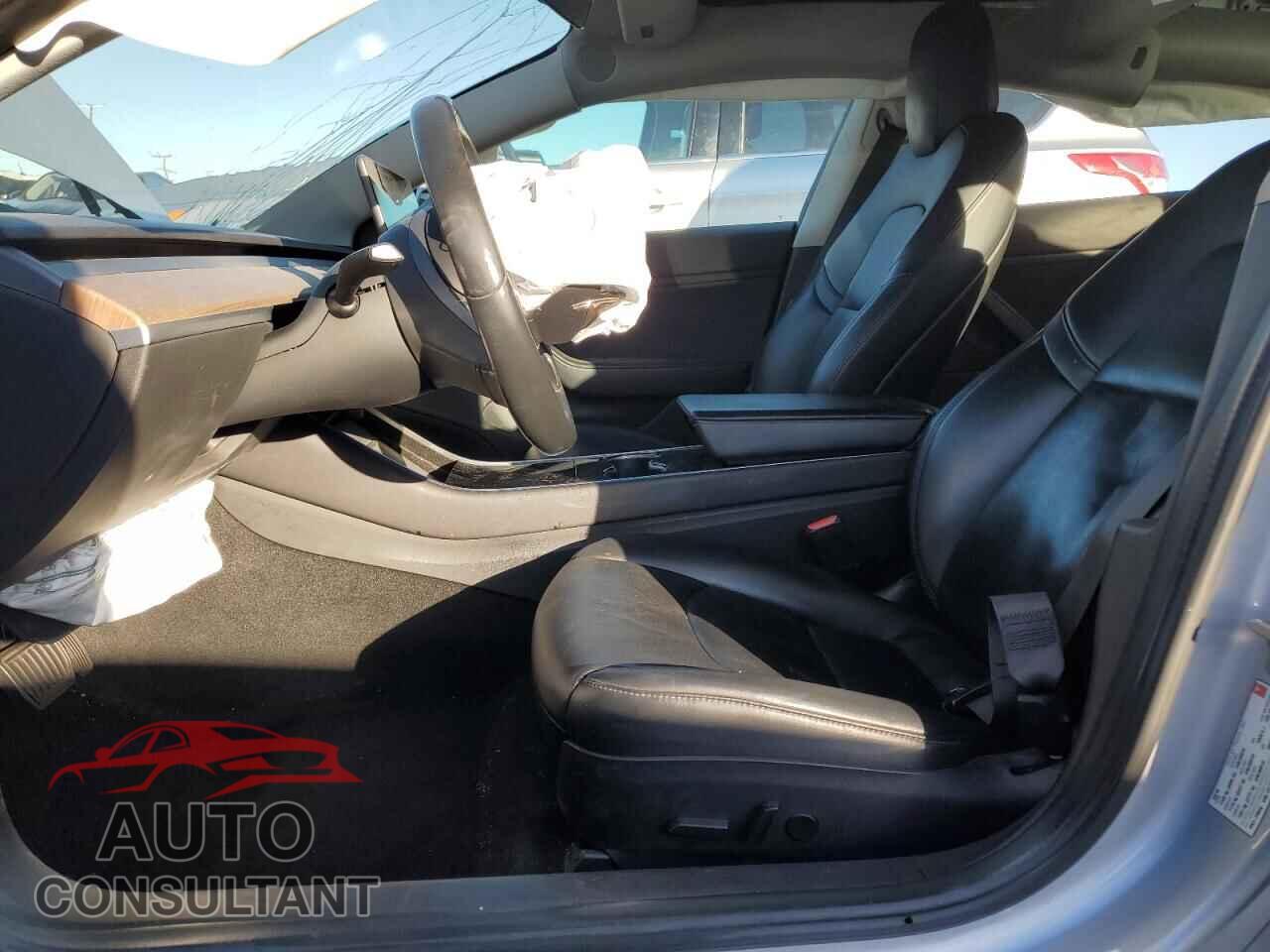 TESLA MODEL 3 2018 - 5YJ3E1EA4JF010961