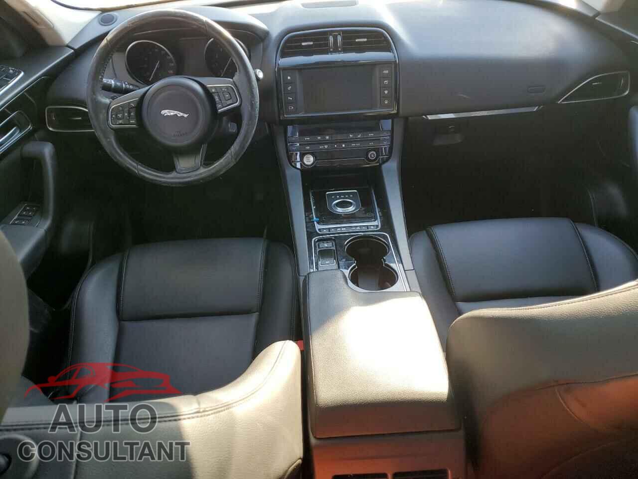 JAGUAR F-PACE 2017 - SADCJ2BV1HA085231
