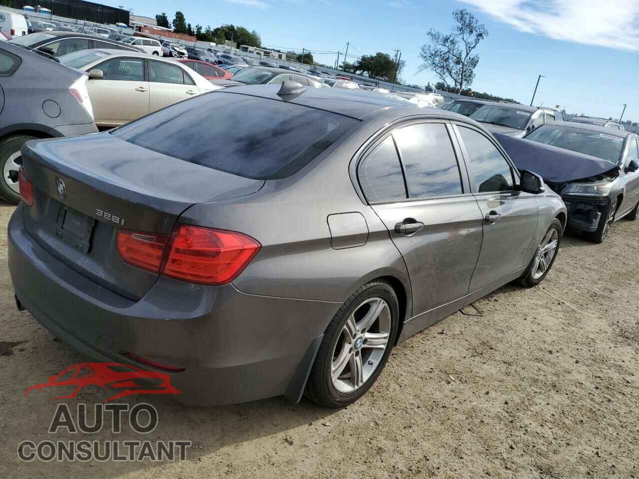 BMW 3 SERIES 2013 - WBA3C1C57DF443389