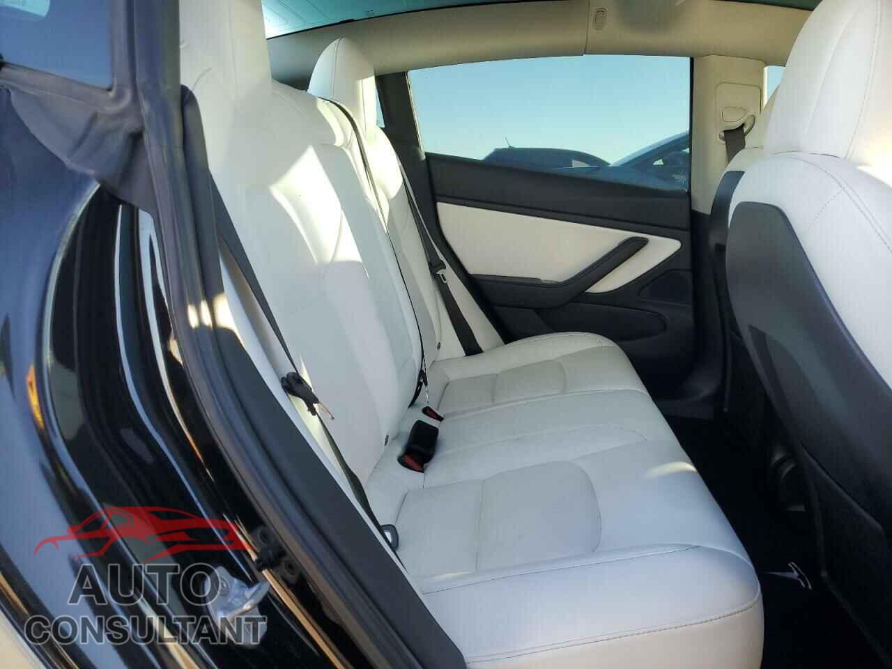 TESLA MODEL 3 2019 - 5YJ3E1EB5KF194785