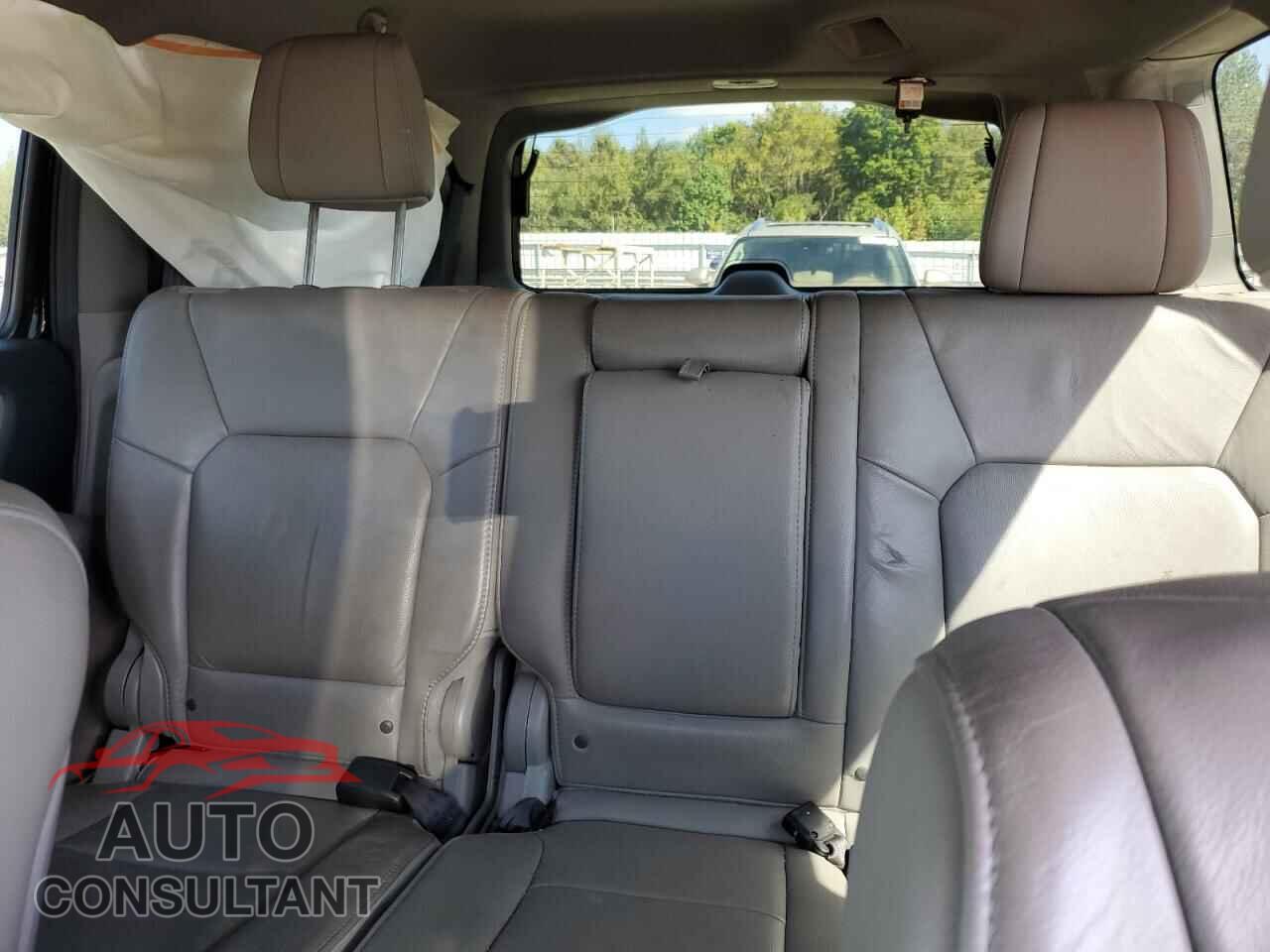 HONDA PILOT 2015 - 5FNYF3H6XFB032220