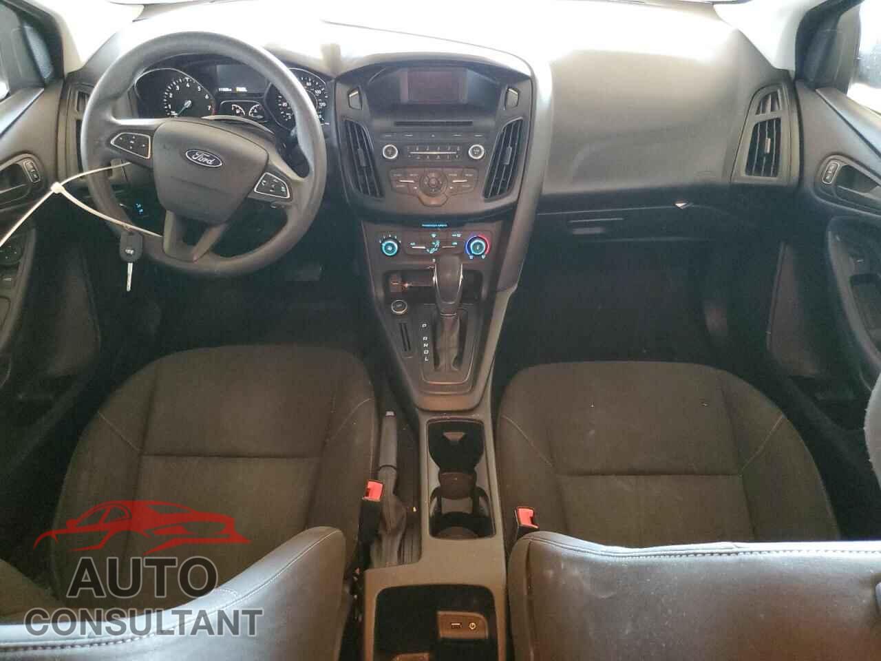 FORD FOCUS 2015 - 1FADP3E24FL269558