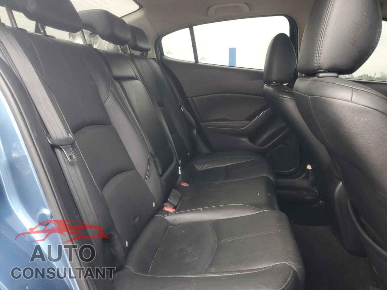 MAZDA 3 2018 - 3MZBN1W30JM181128