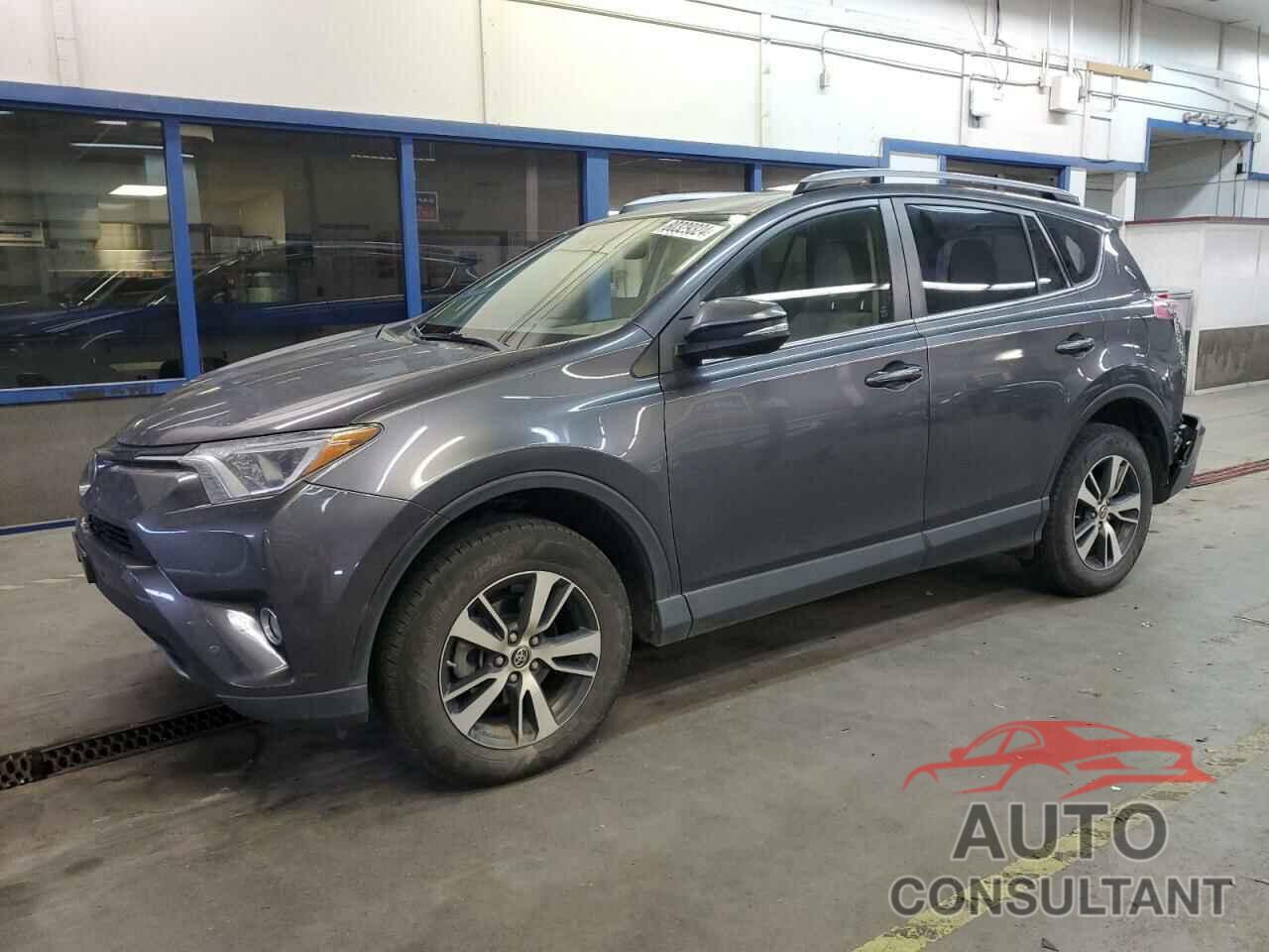 TOYOTA RAV4 2017 - JTMRFREV2HJ713454