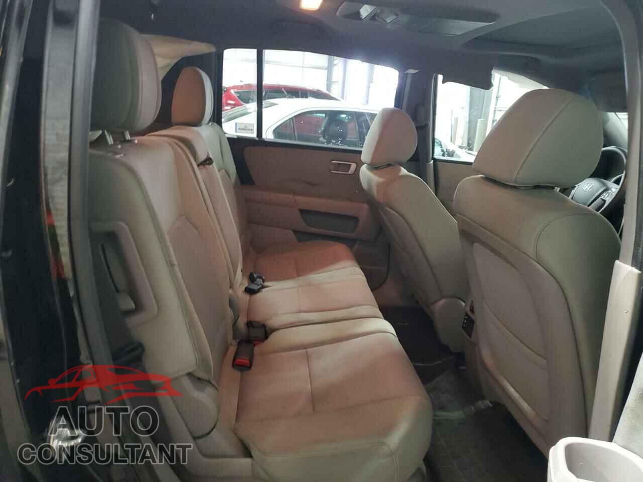 HONDA PILOT 2015 - 5FNYF4H3XFB054357