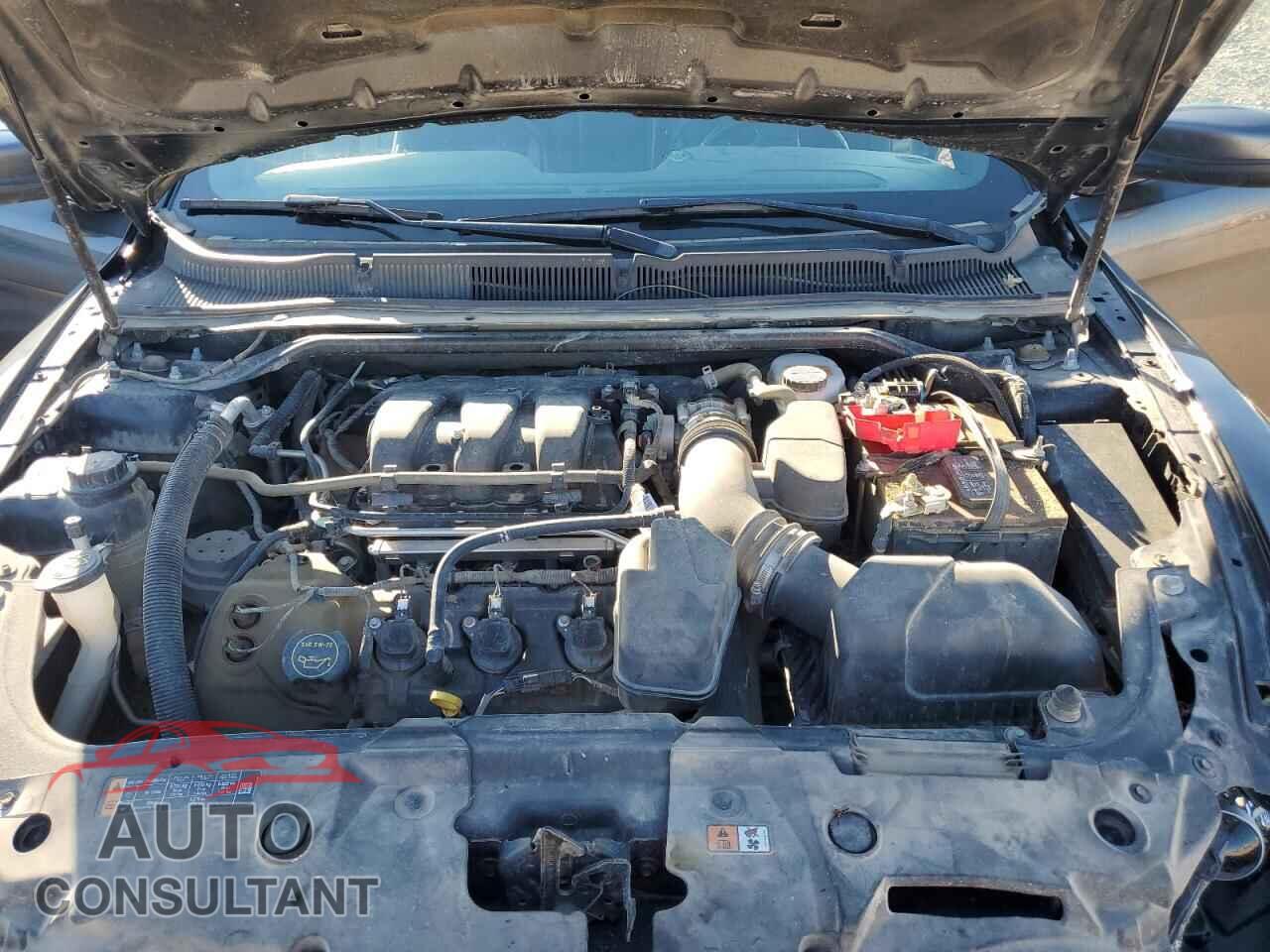 FORD TAURUS 2018 - 1FAHP2E85JG109254