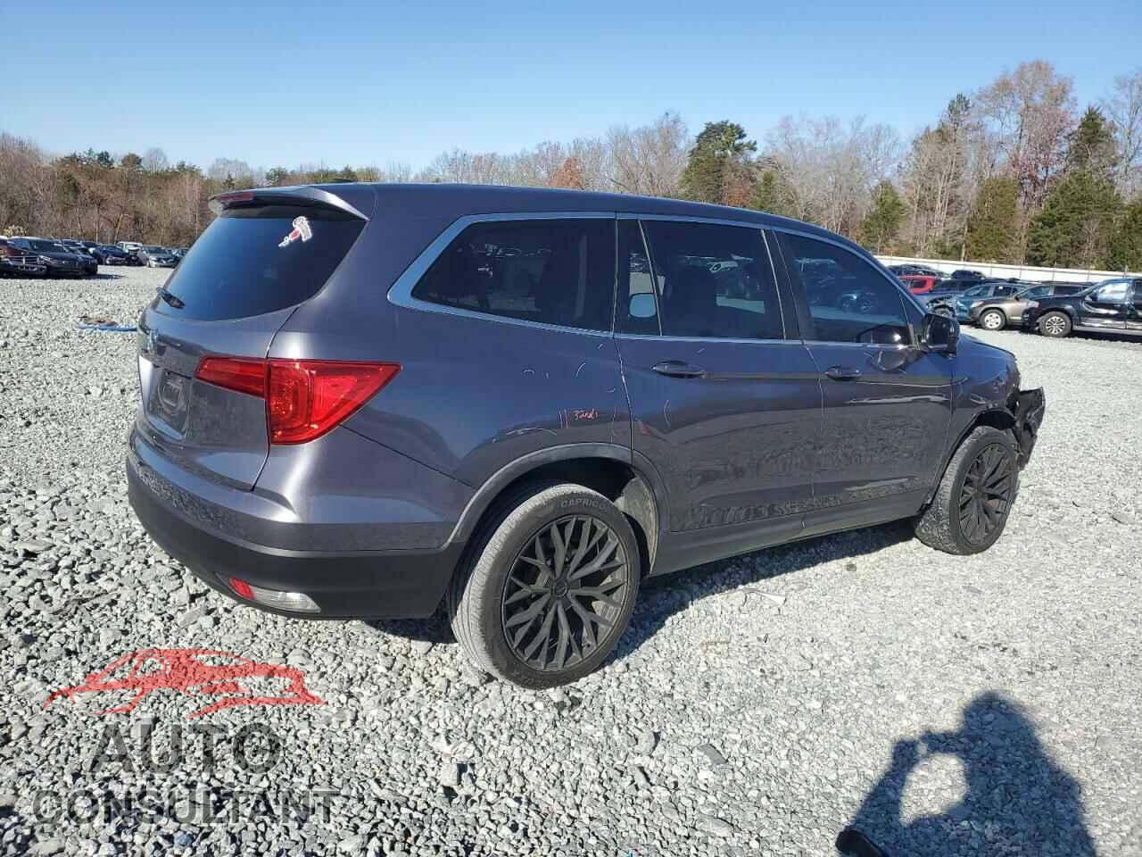 HONDA PILOT 2017 - 5FNYF5H5XHB047466