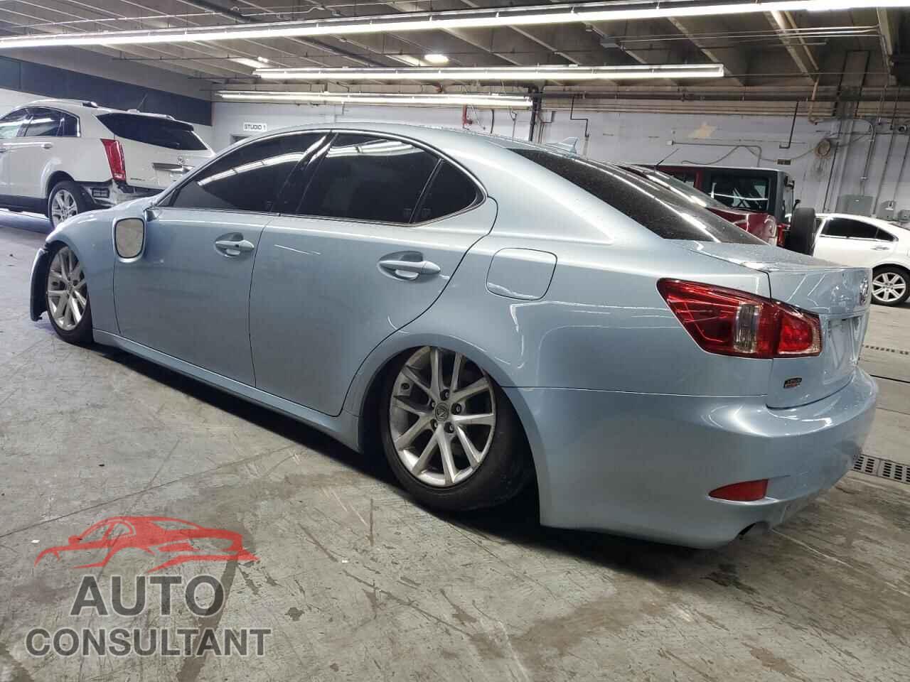 LEXUS IS 2011 - JTHCF5C24B5048451