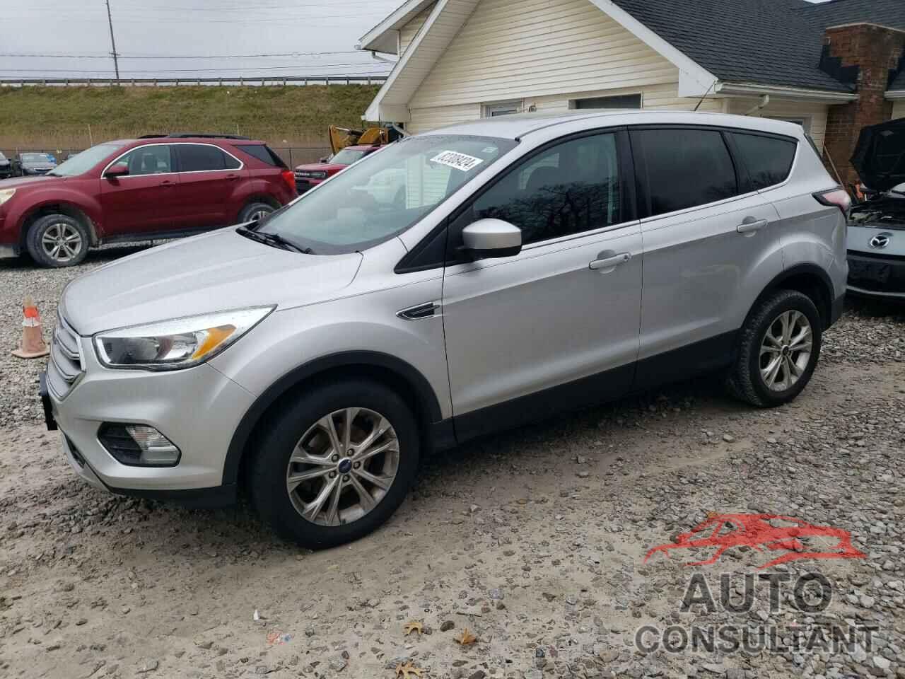 FORD ESCAPE 2017 - 1FMCU0GD5HUC23015