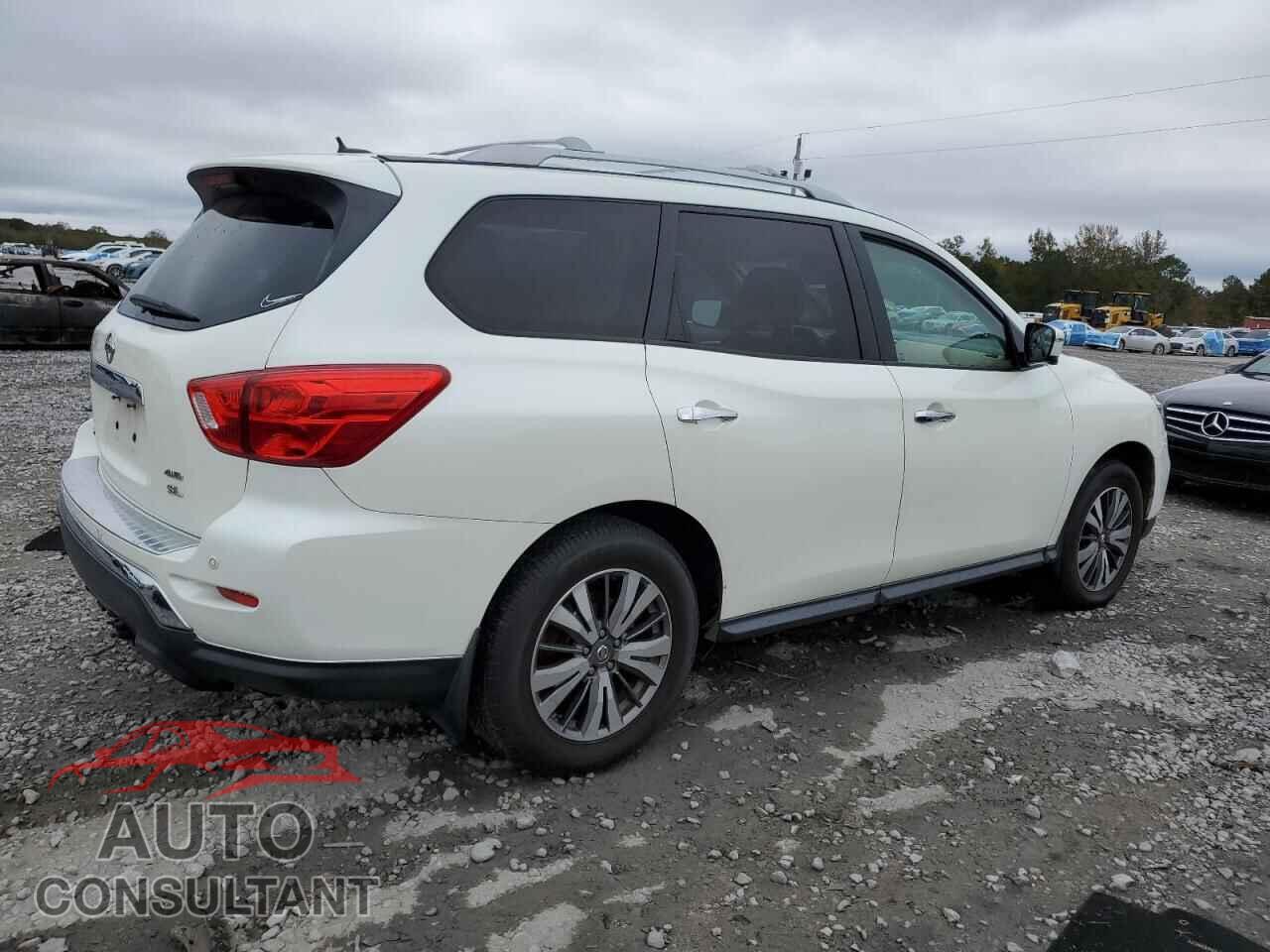 NISSAN PATHFINDER 2017 - 5N1DR2MM7HC646464