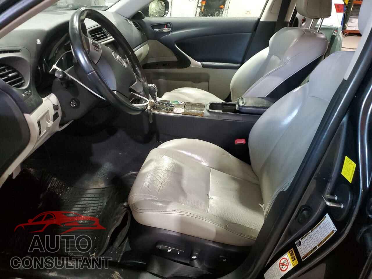 LEXUS IS 2011 - JTHCF5C29B5047442