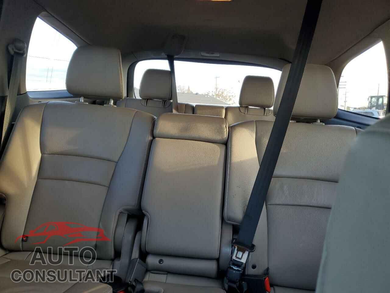 HONDA PILOT 2017 - 5FNYF5H86HB047488