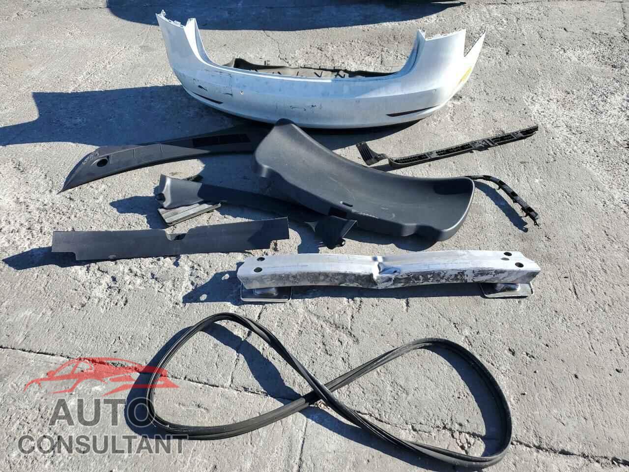 TESLA MODEL 3 2021 - 5YJ3E1EA1MF878520