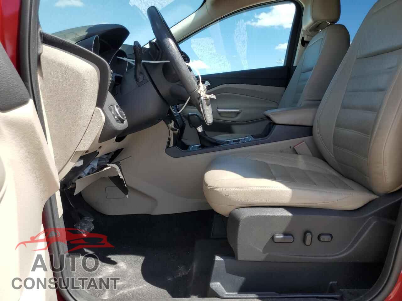 FORD ESCAPE 2017 - 1FMCU0J96HUB73813