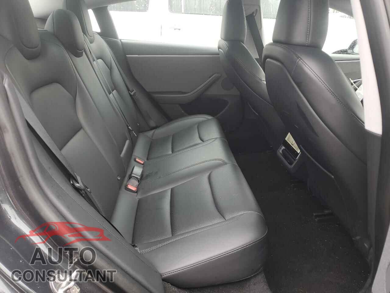 TESLA MODEL 3 2024 - 5YJ3E1EA3RF734376