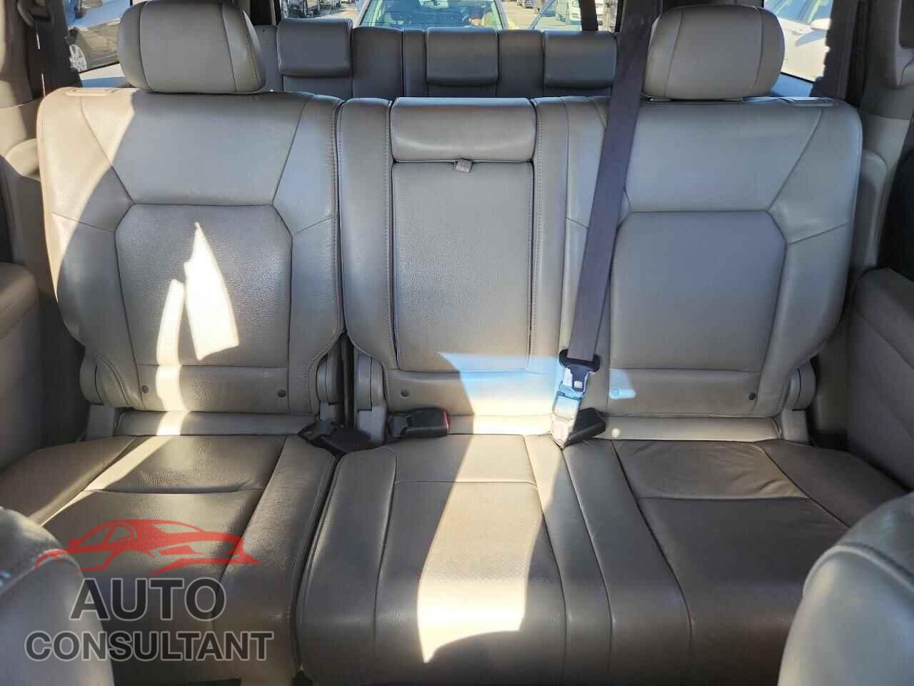 HONDA PILOT 2011 - 5FNYF4H56BB017897