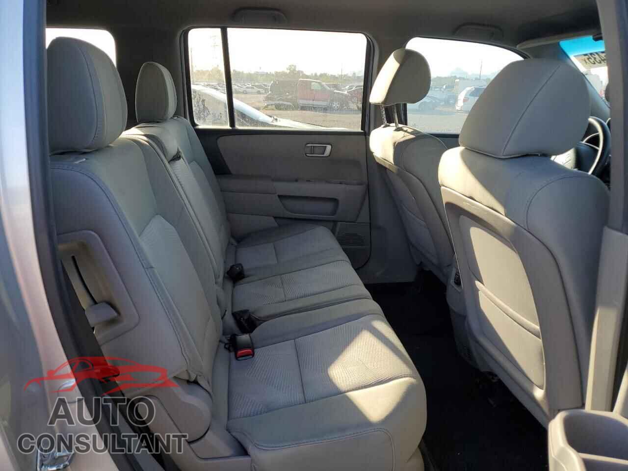 HONDA PILOT 2013 - 5FNYF4H28DB001354