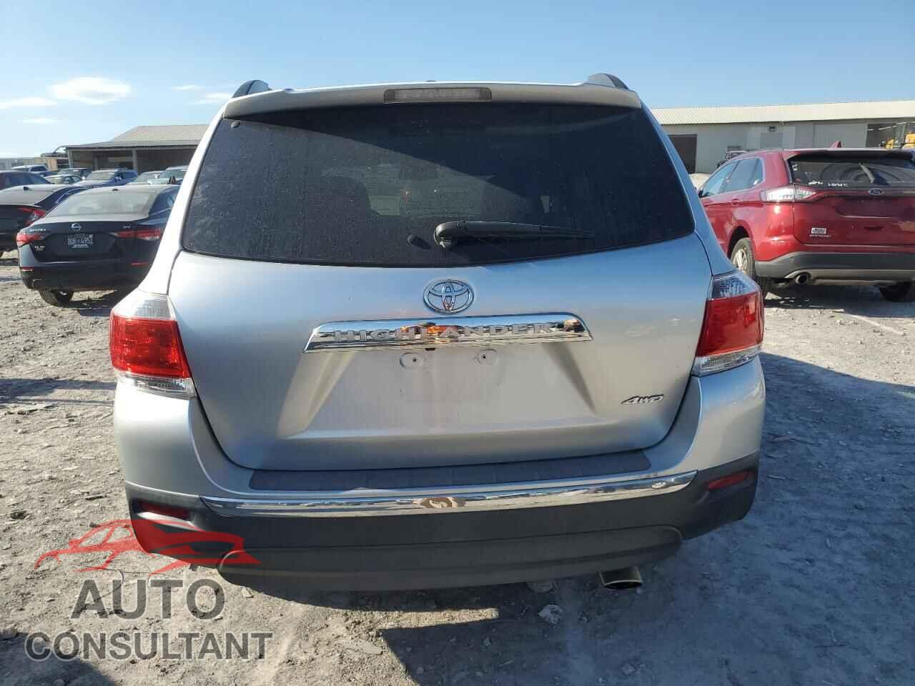TOYOTA HIGHLANDER 2011 - 5TDBK3EH4BS089204