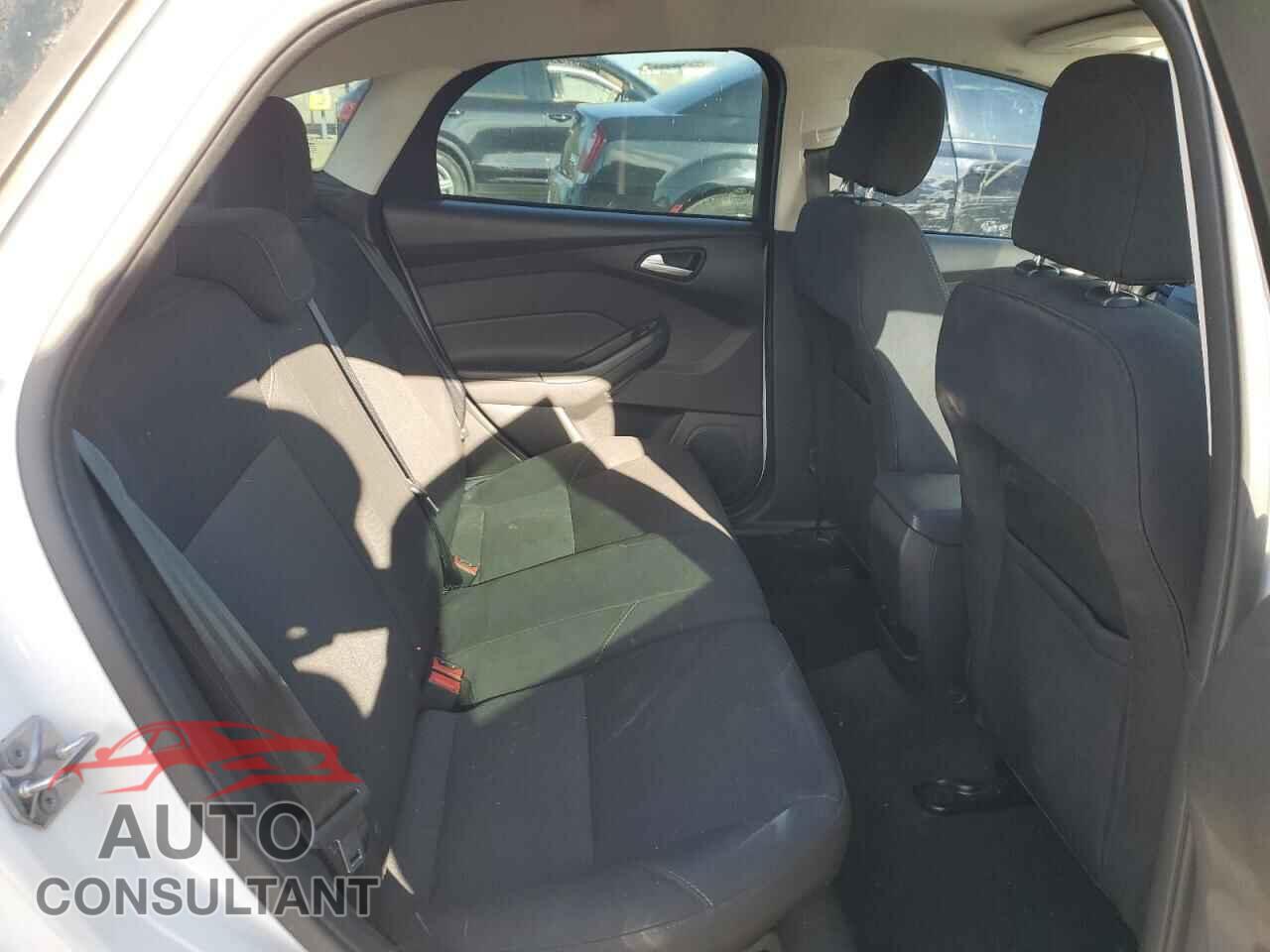 FORD FOCUS 2016 - 1FADP3K28GL337155