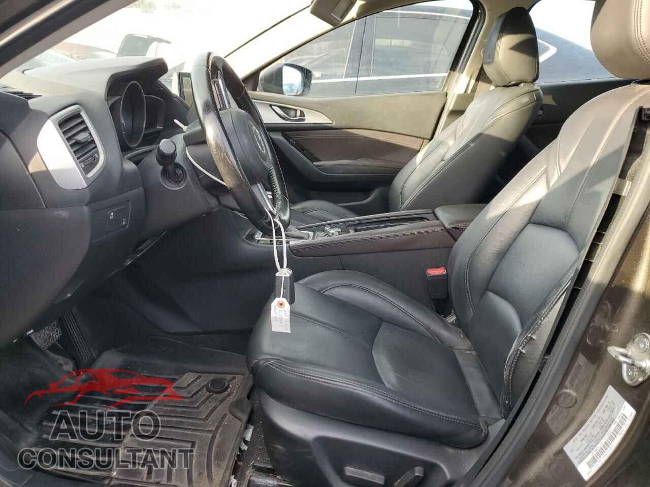 MAZDA 3 2018 - JM1BN1L31J1159367