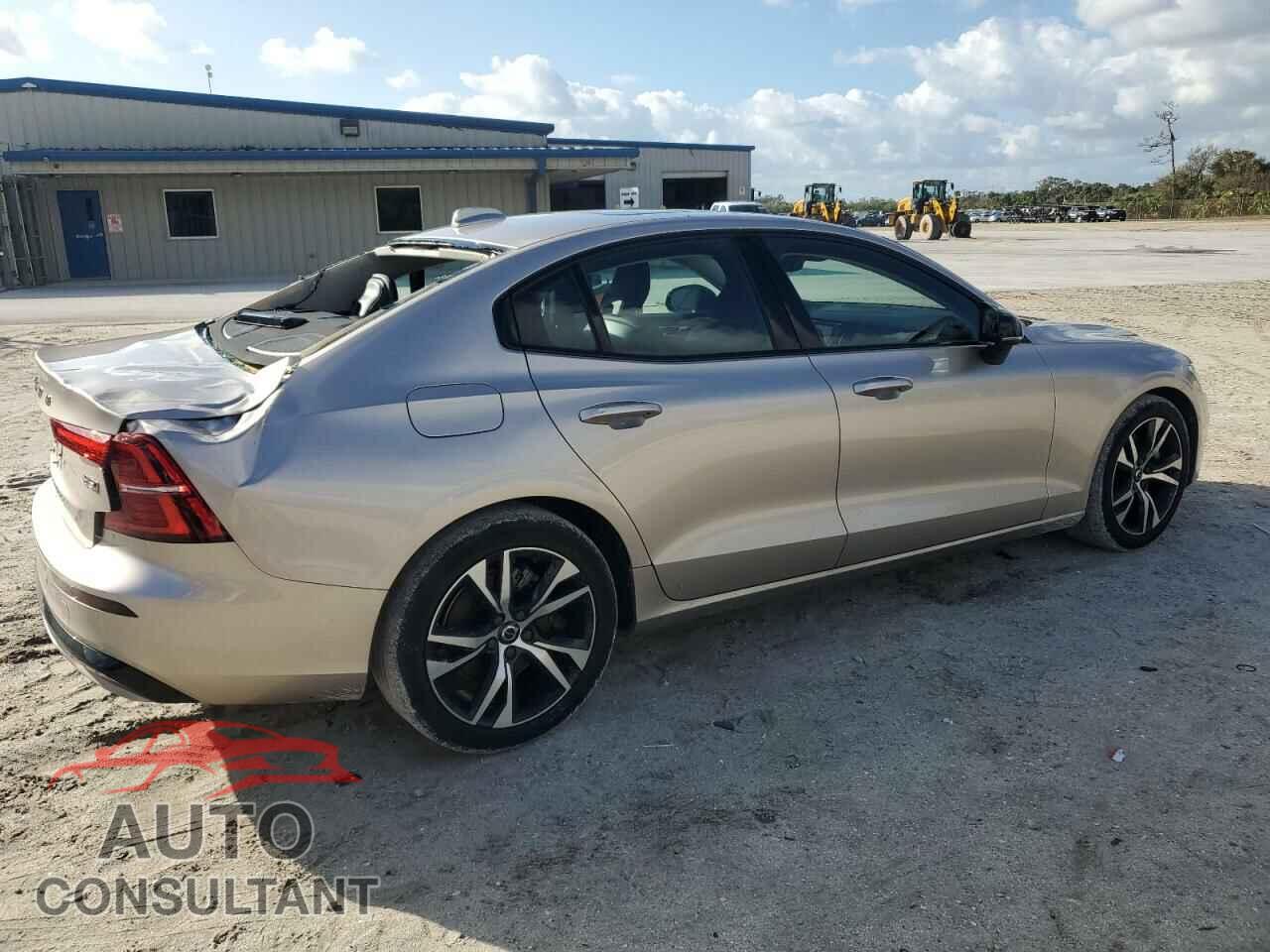 VOLVO S60 CORE 2023 - 7JRL12TK2PG239426