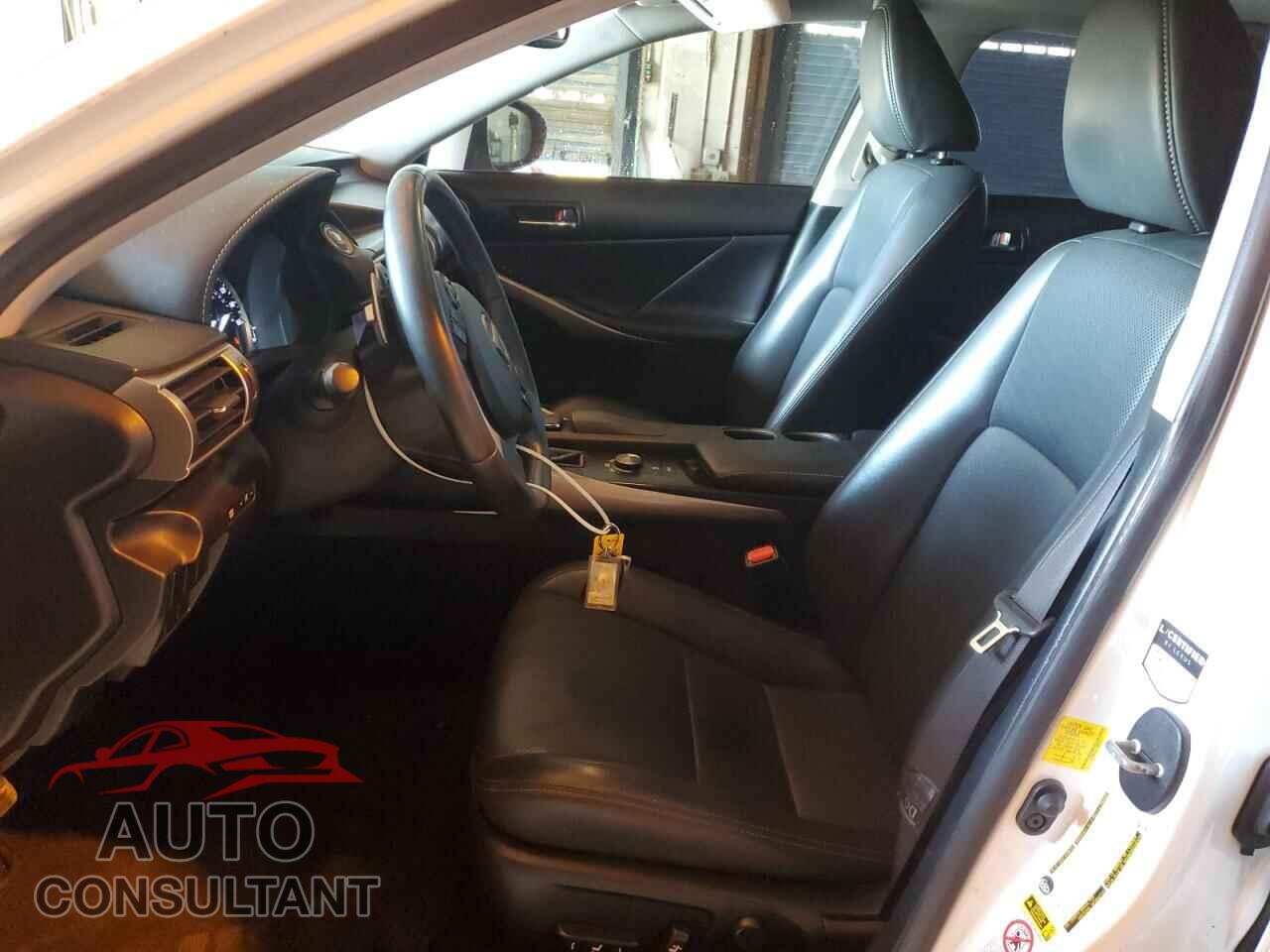 LEXUS IS 2015 - JTHBF1D27F5055323