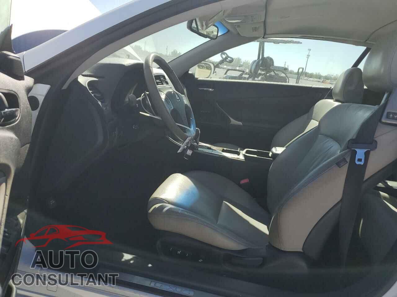 LEXUS IS 2011 - JTHFF2C20B2518102