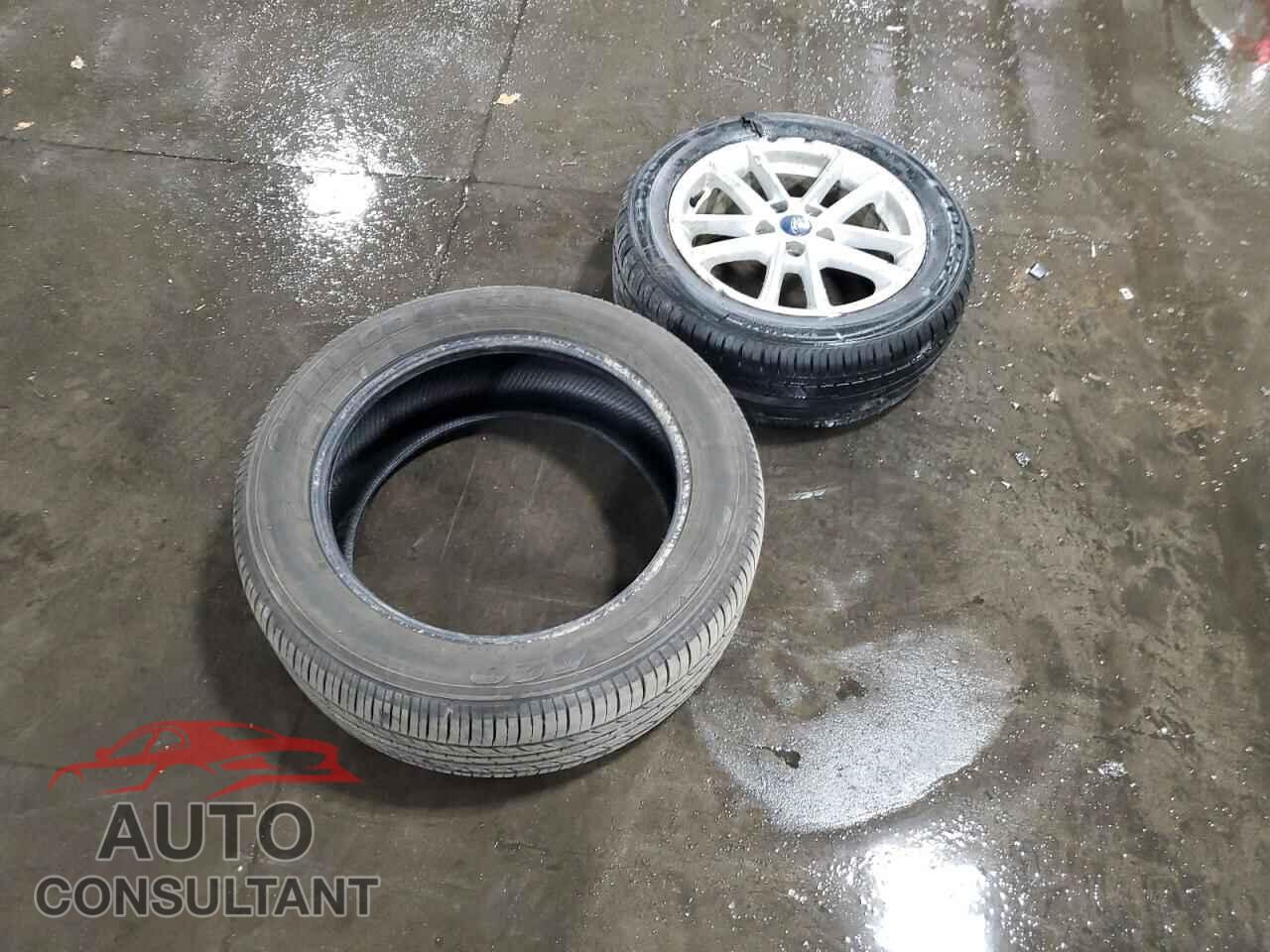 FORD FOCUS 2015 - 1FADP3F21FL249783