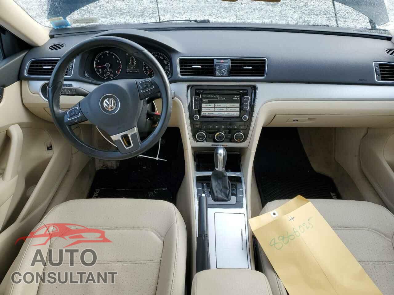 VOLKSWAGEN PASSAT 2012 - 1VWBP7A32CC071707