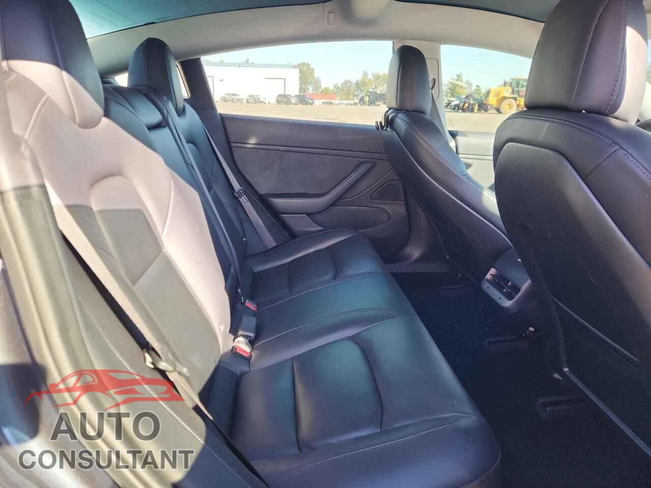 TESLA MODEL 3 2018 - 5YJ3E1EAXJF037100