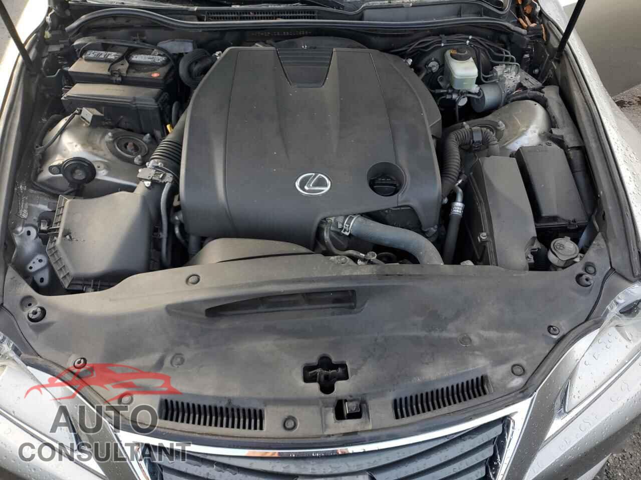 LEXUS IS 2014 - JTHCF1D21E5000658