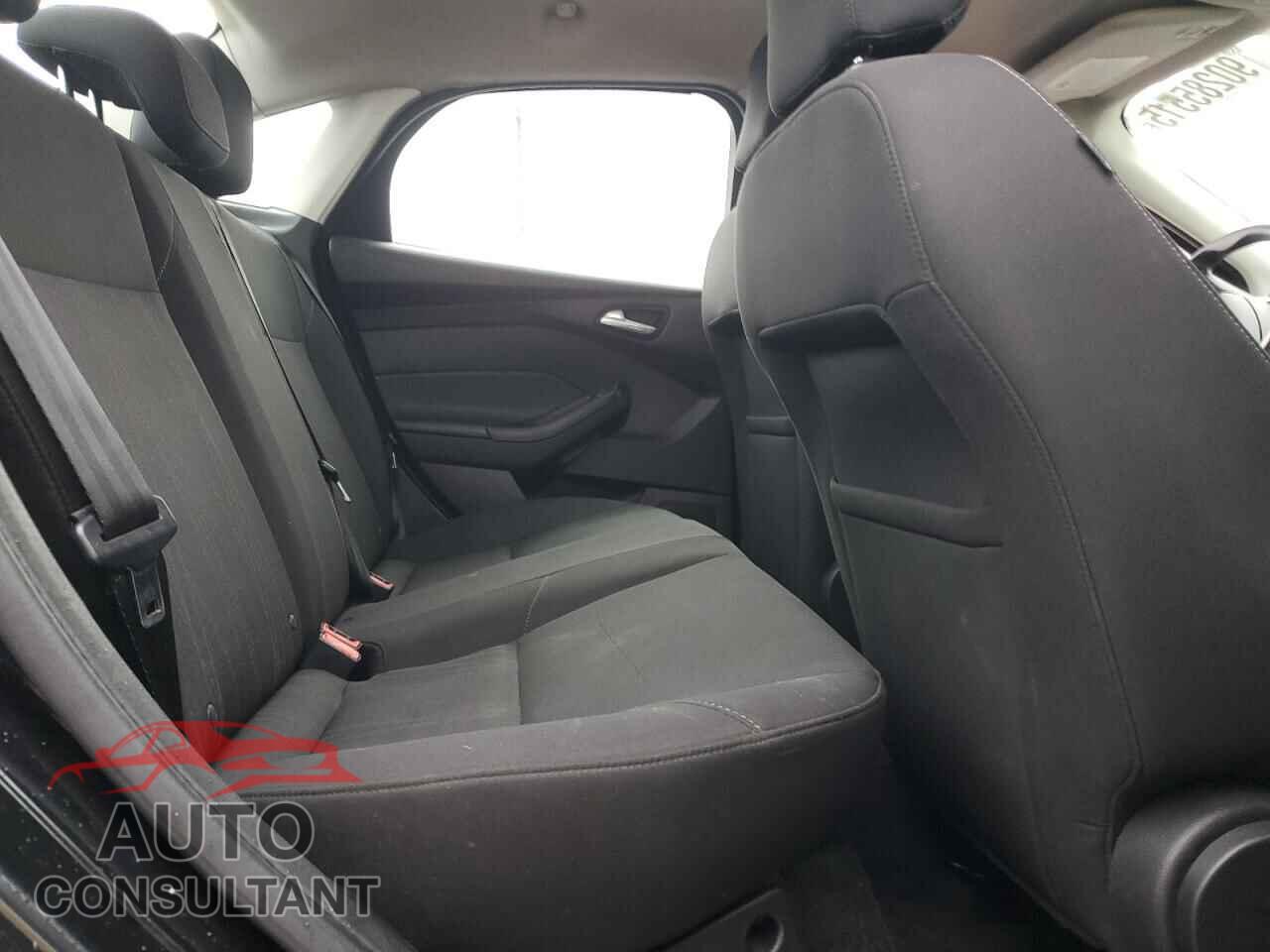 FORD FOCUS 2015 - 1FADP3F26FL217542