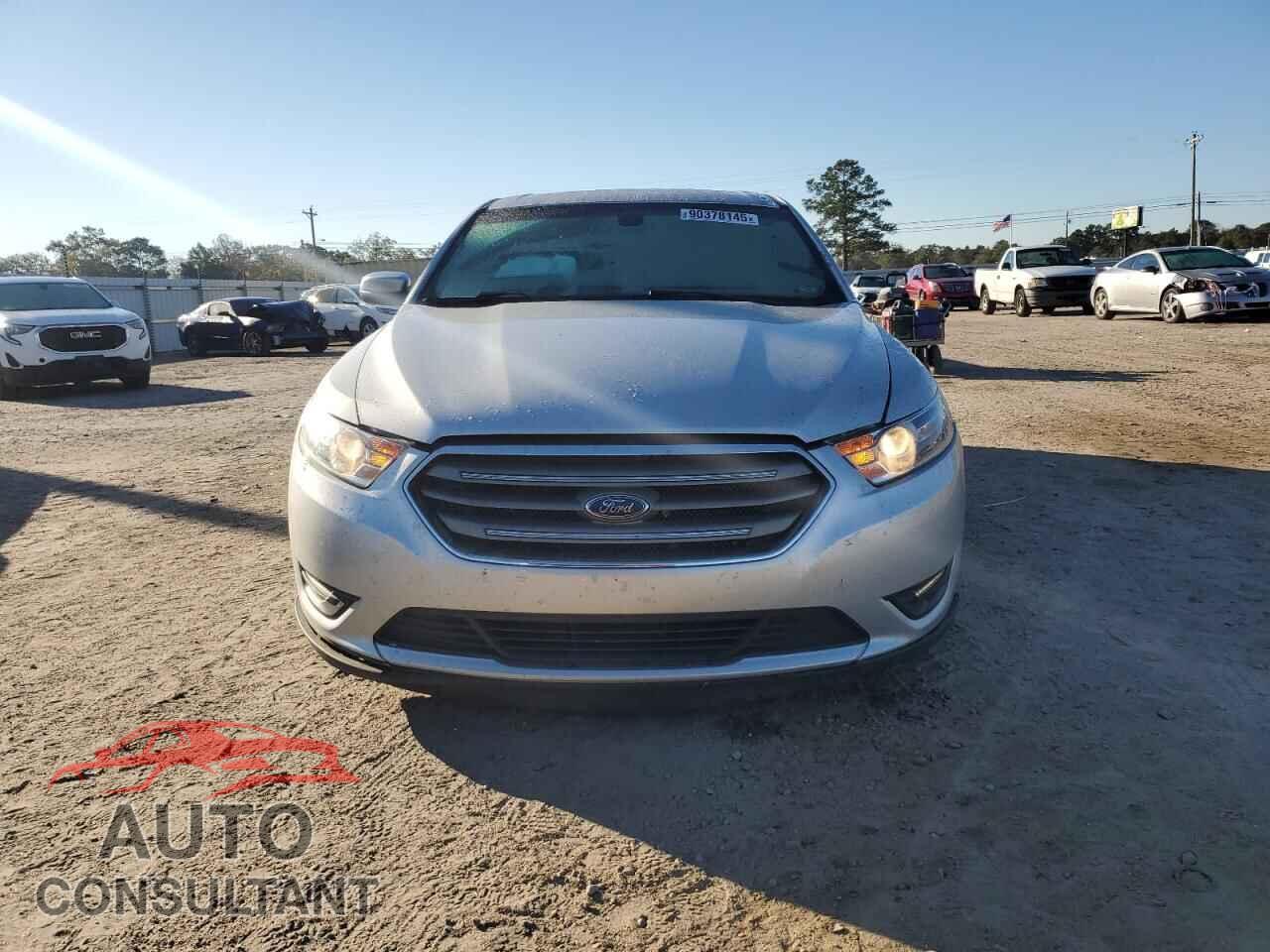 FORD TAURUS 2018 - 1FAHP2E81JG112264
