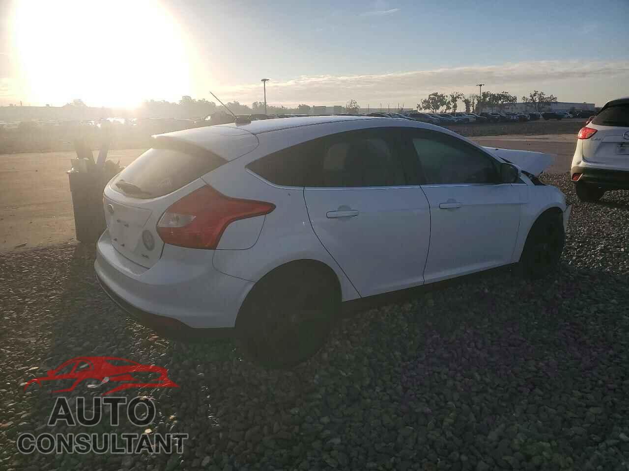 FORD FOCUS 2012 - 1FAHP3M28CL303547
