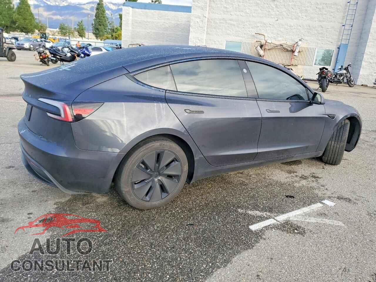 TESLA MODEL 3 2024 - 5YJ3E1EA5RF745895
