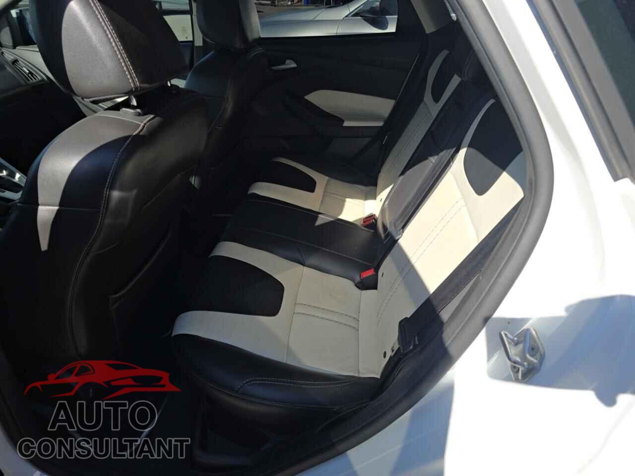 FORD FOCUS 2014 - 1FADP3K27EL455761