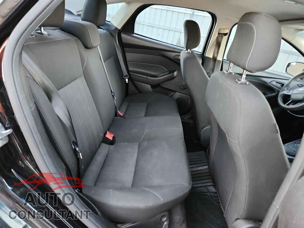 FORD FOCUS 2017 - 1FADP3E22HL342980