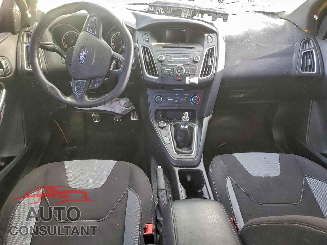 FORD FOCUS 2017 - 1FADP3L95HL200719