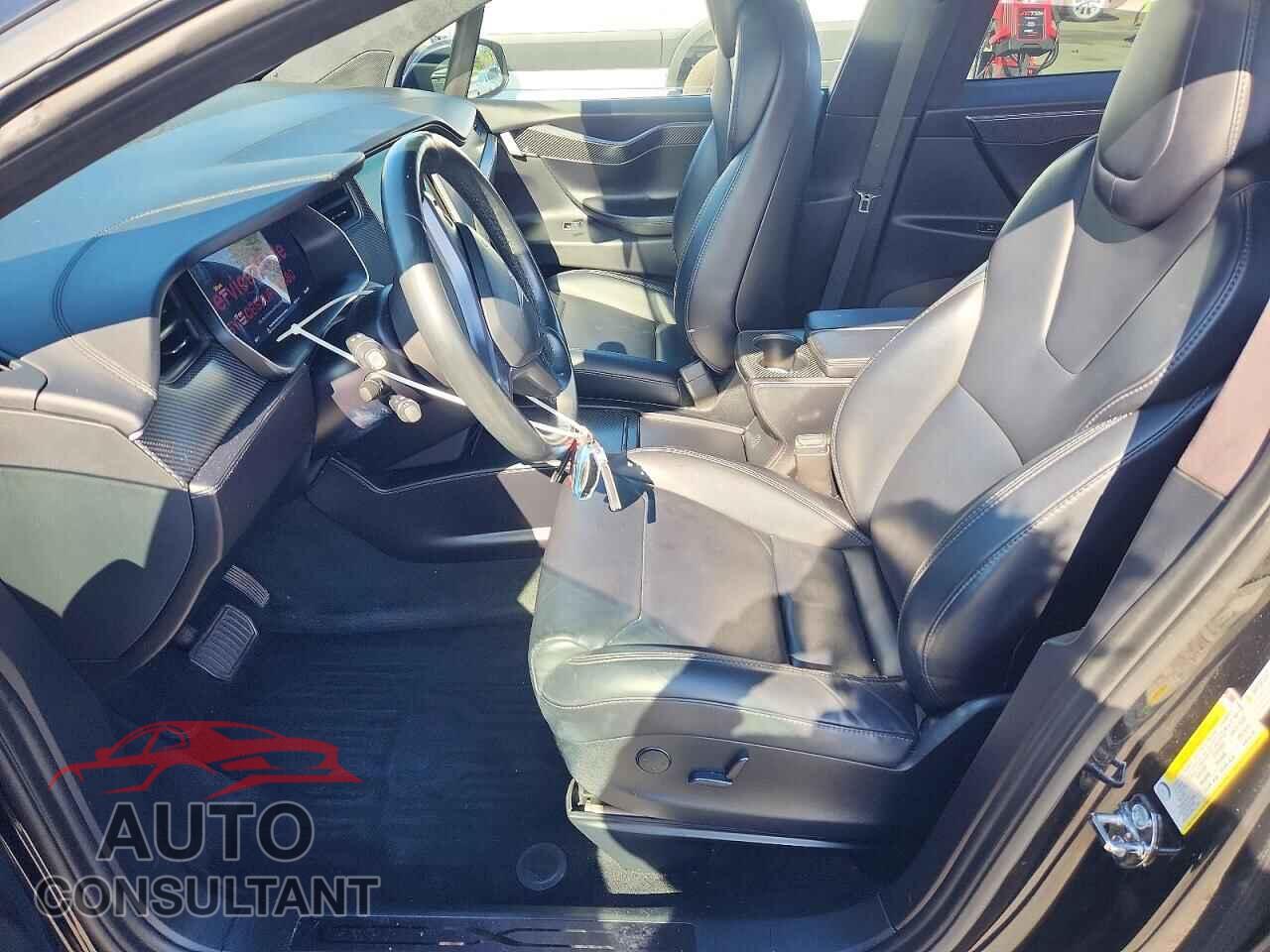 TESLA MODEL X 2018 - 5YJXCBE21JF103880