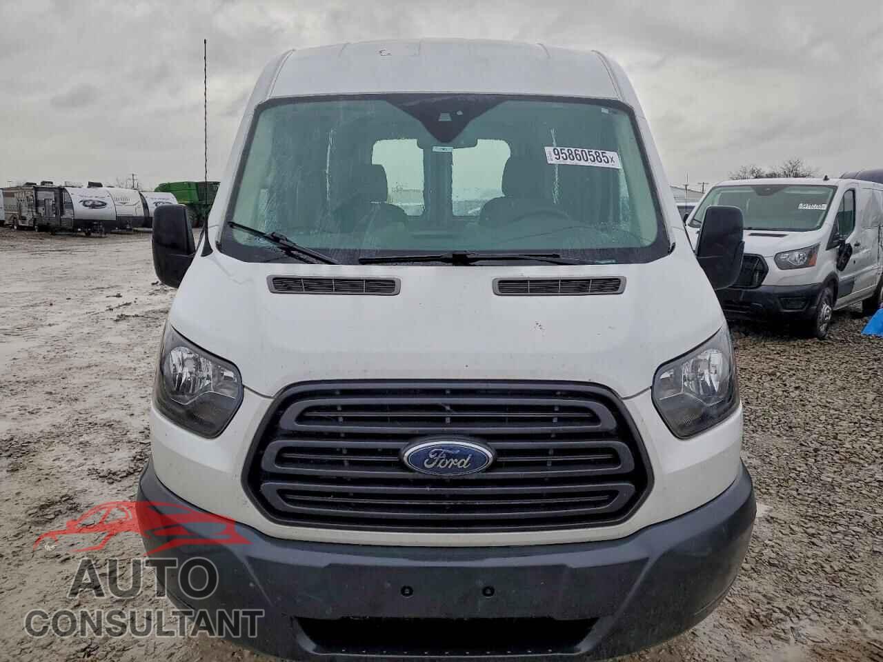 FORD TRANSIT 2018 - 1FTYR1CM8JKB02858