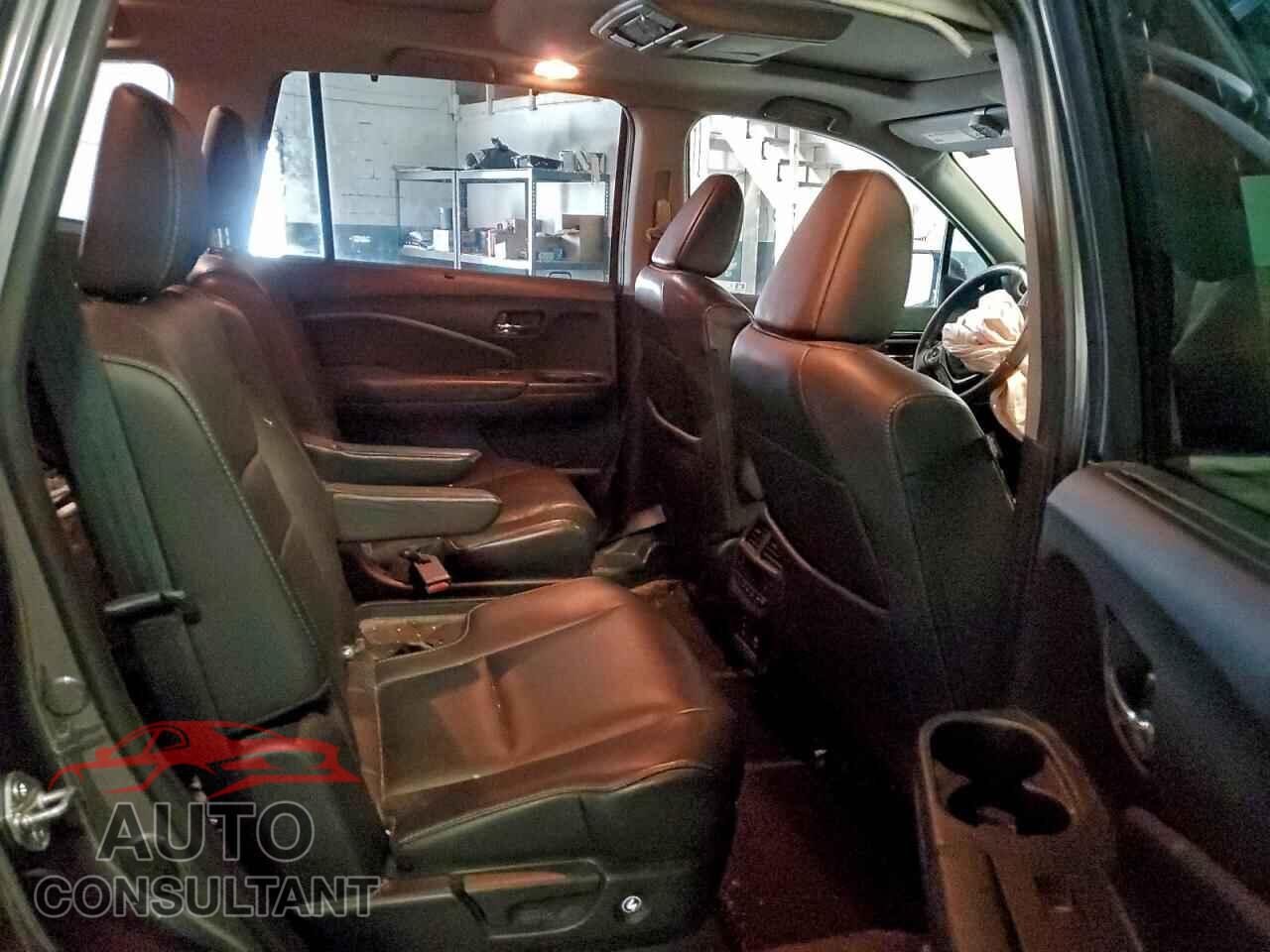 HONDA PILOT 2017 - 5FNYF6H02HB103703