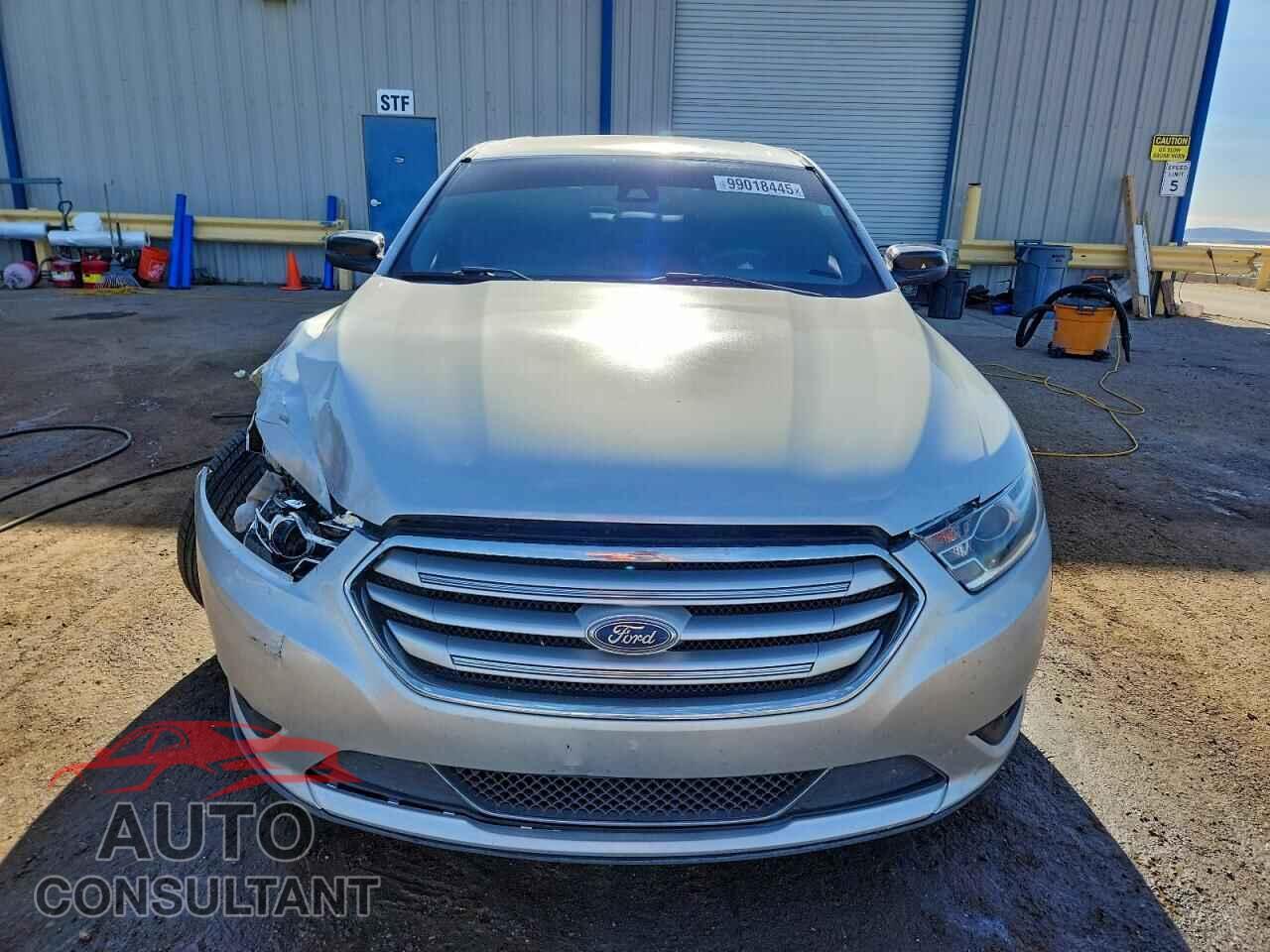 FORD TAURUS 2018 - 1FAHP2F83JG109333