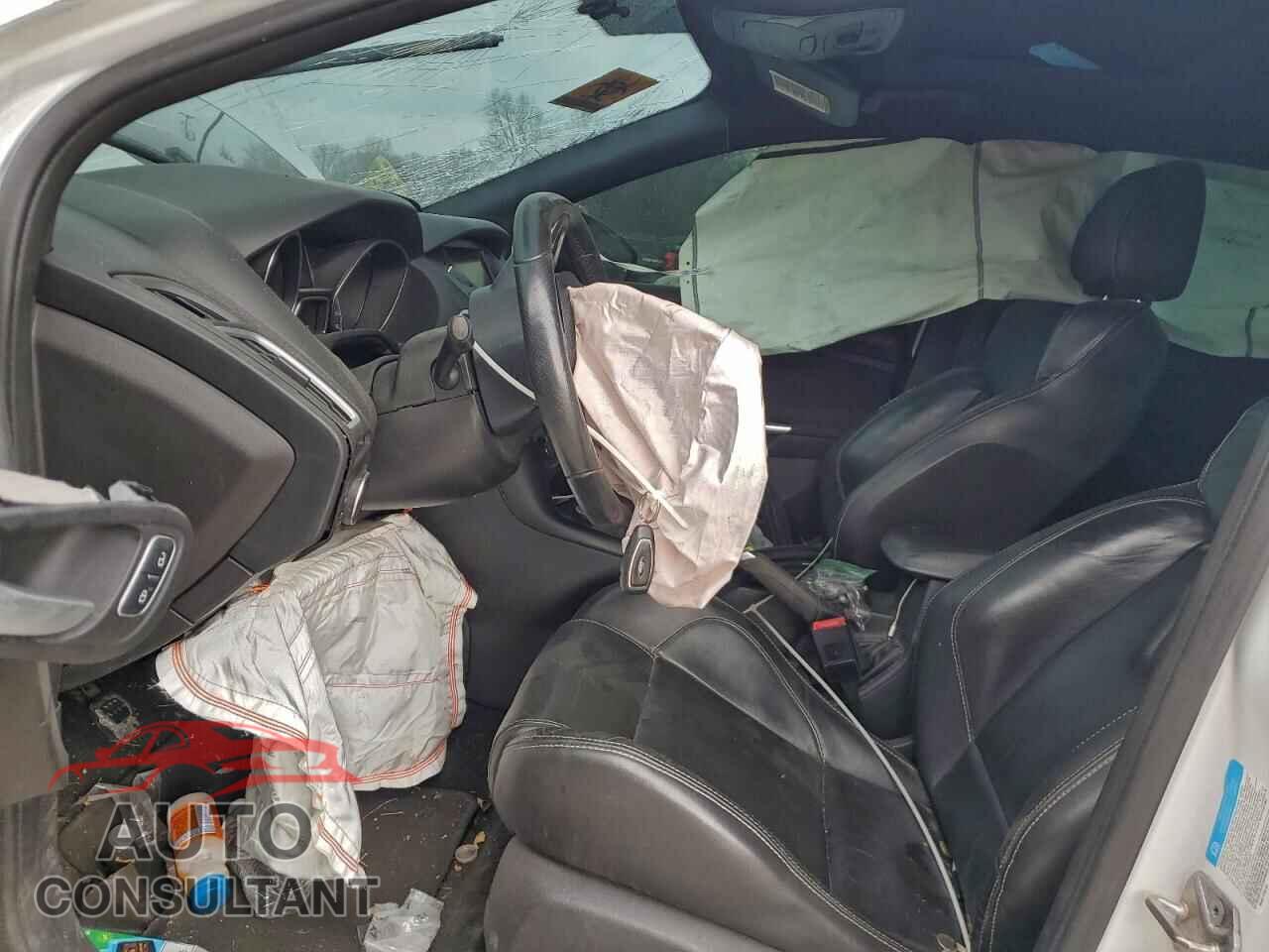 FORD FOCUS 2015 - 1FADP3L91FL304119