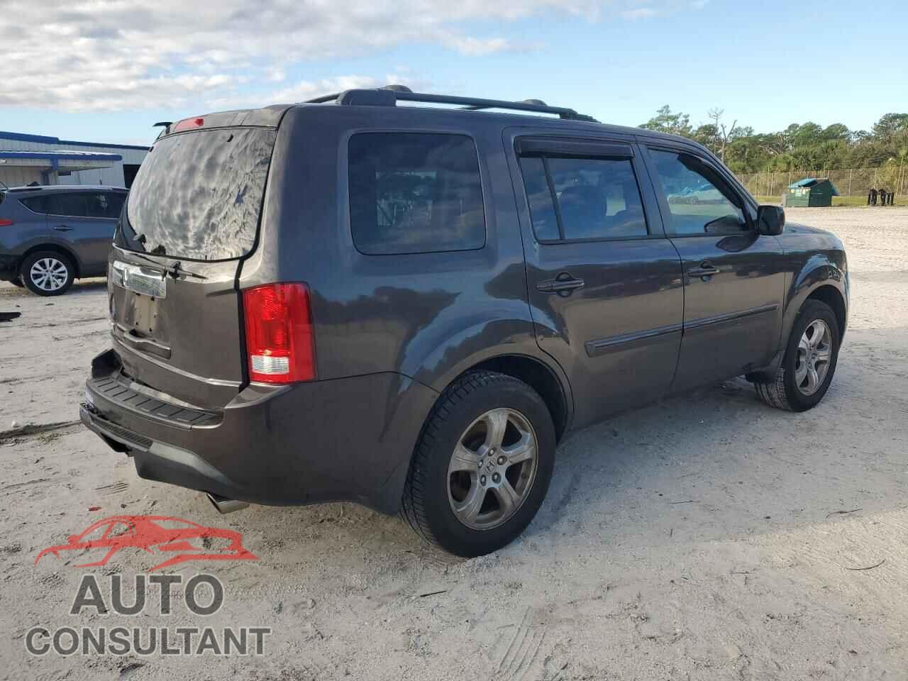 HONDA PILOT 2015 - 5FNYF3H50FB008449