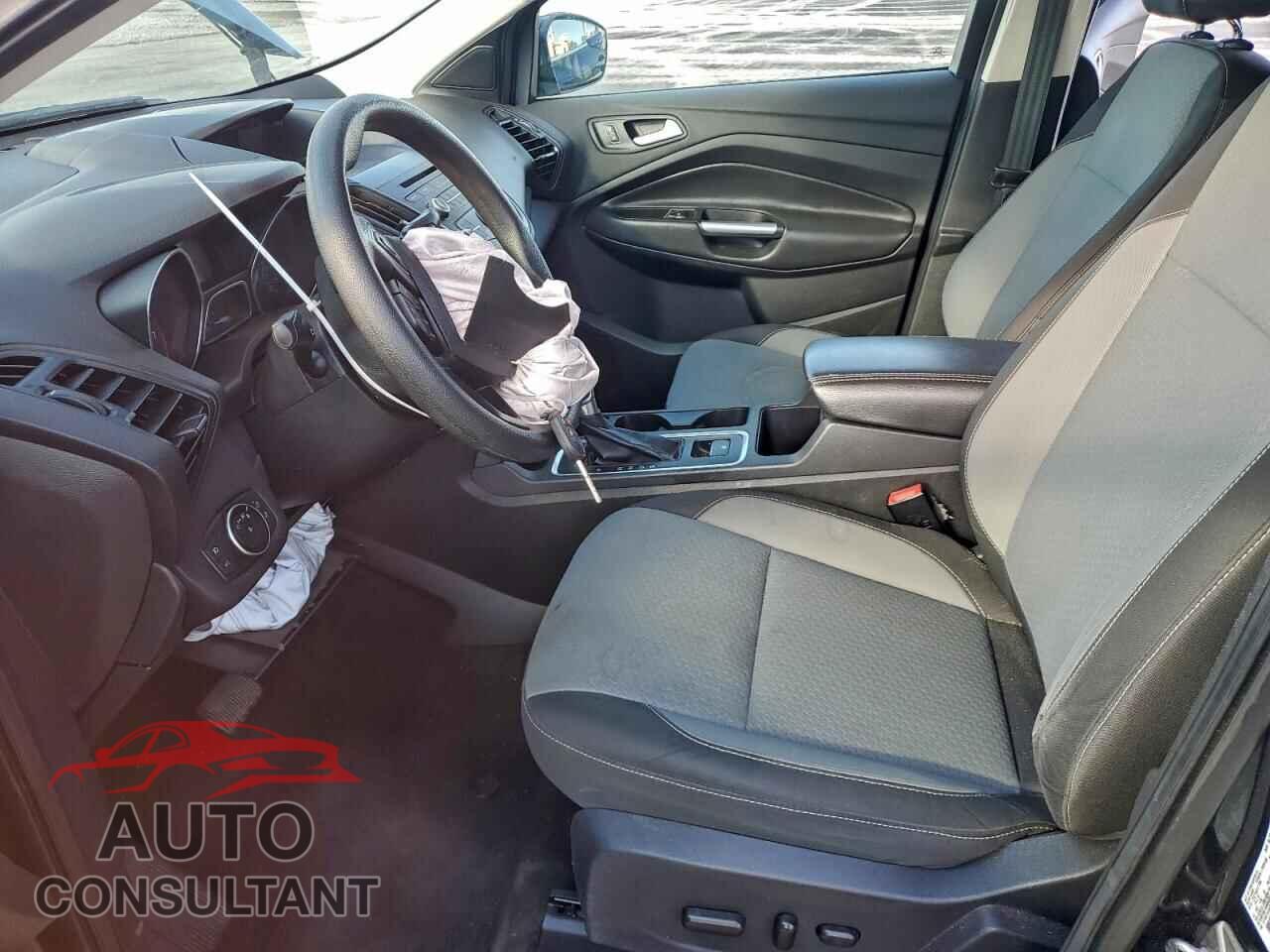 FORD ESCAPE 2017 - 1FMCU0GD5HUE46154