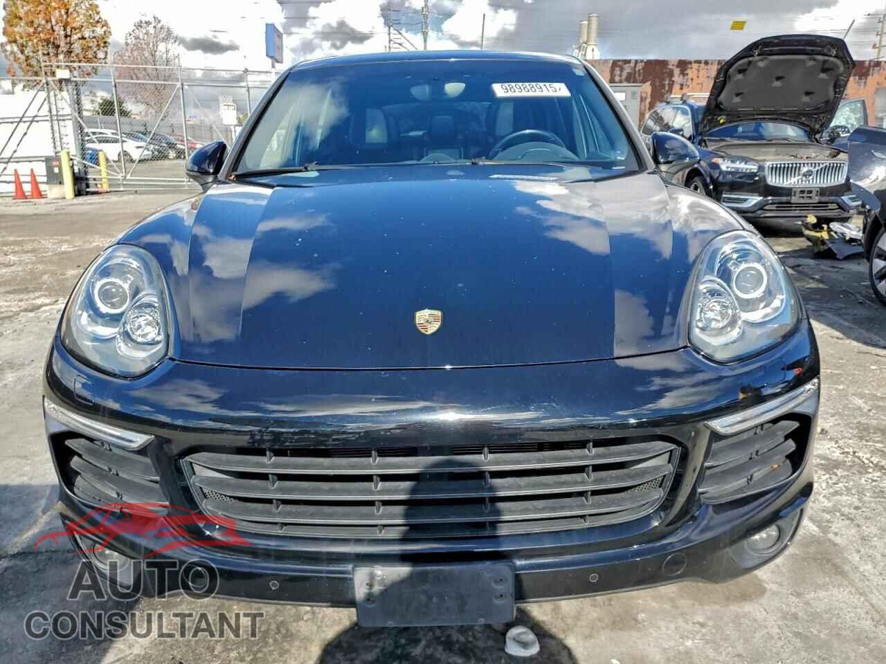 PORSCHE CAYENNE 2018 - WP1AA2A23JKA03136